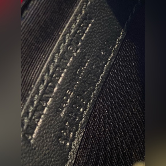 COPY - NWT LUXURY AUTHENTIC RARE Alexander McQueen red pebbled leather Key Ring… - Picture 15 of 17